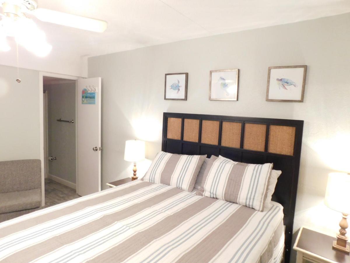 Budget Friendly Condo Perfect For A Romantic Getaway Within Walking Distance To The Beach! Ґалф-Шорс Екстер'єр фото