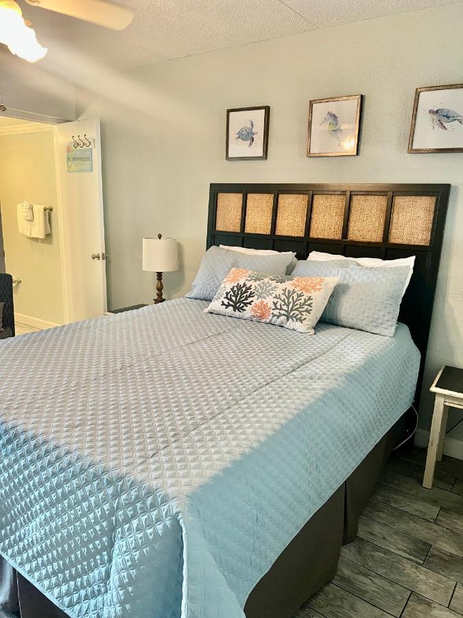 Budget Friendly Condo Perfect For A Romantic Getaway Within Walking Distance To The Beach! Ґалф-Шорс Екстер'єр фото